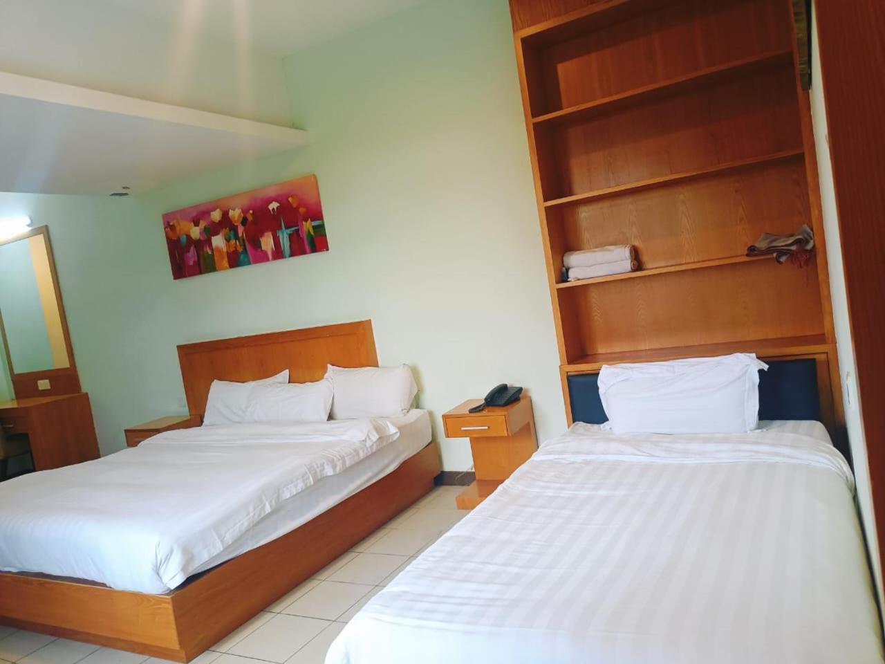 Fratini'S Hotel Labuan Exterior photo