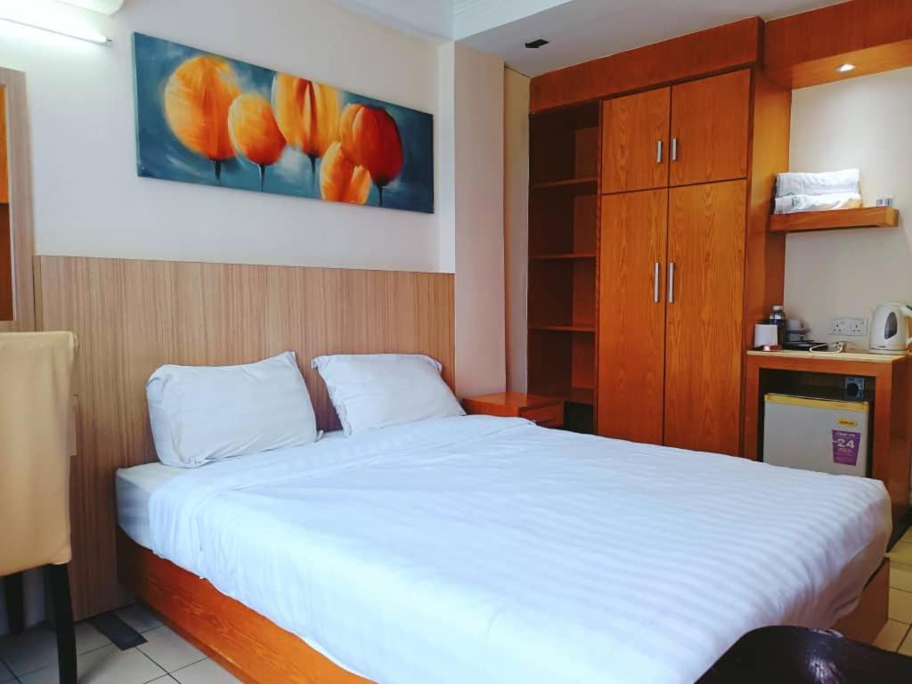 Fratini'S Hotel Labuan Exterior photo