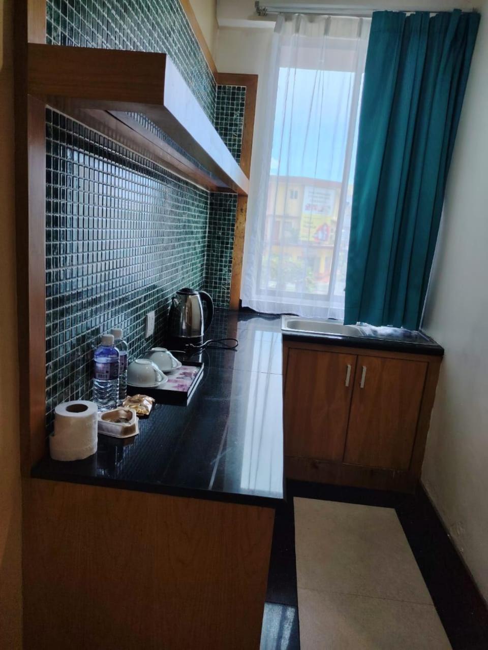 Fratini'S Hotel Labuan Exterior photo