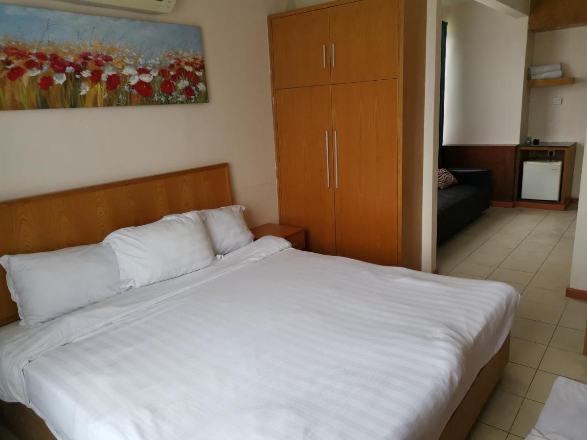 Fratini'S Hotel Labuan Exterior photo