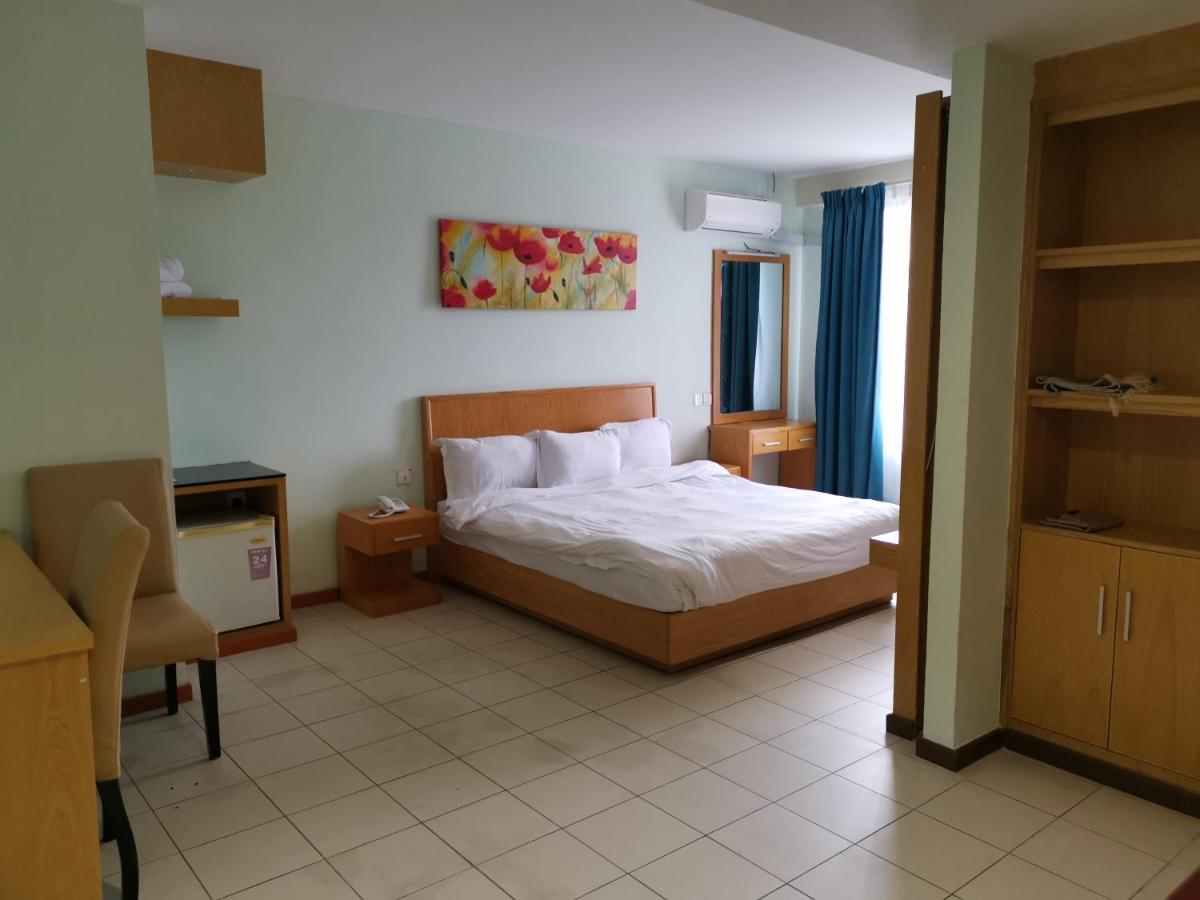 Fratini'S Hotel Labuan Exterior photo