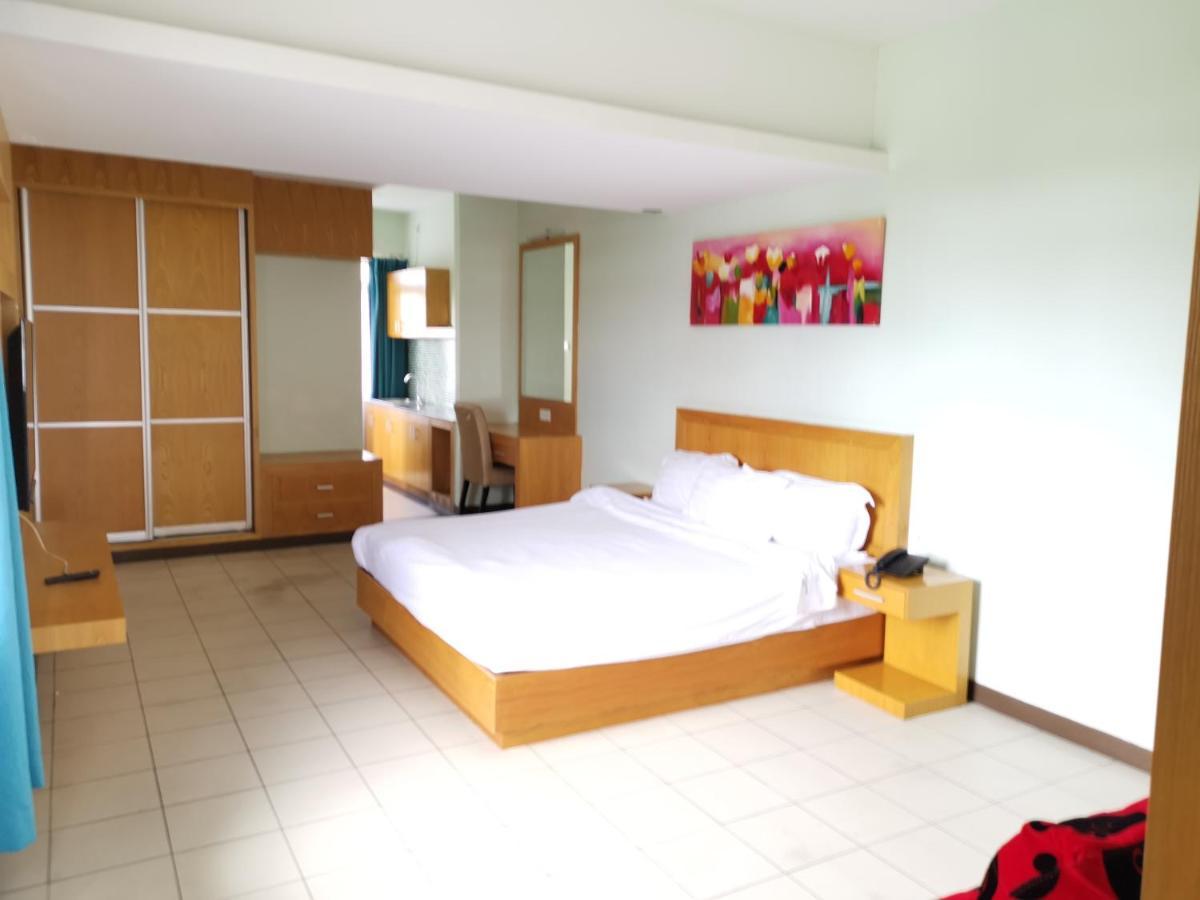 Fratini'S Hotel Labuan Exterior photo